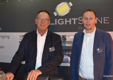 Marcel van den Bogert en Sander Ruijsbroek (Lightshine Cleaning). Met het kappenwassen gaat het goed, maar vooral ook in het (boodschappen)karren wassen, waarmee CleanCarts zich vanaf hetzelfde Monsterse adres bezighoudt, zit groei.